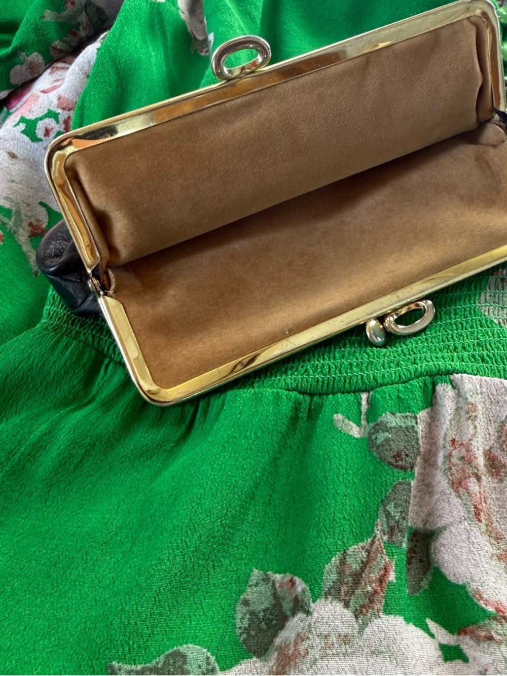 Vintage Black Leather Kiss Lock Clutch Gold Frame Structured Minimalist Classic - Picture 6 of 9